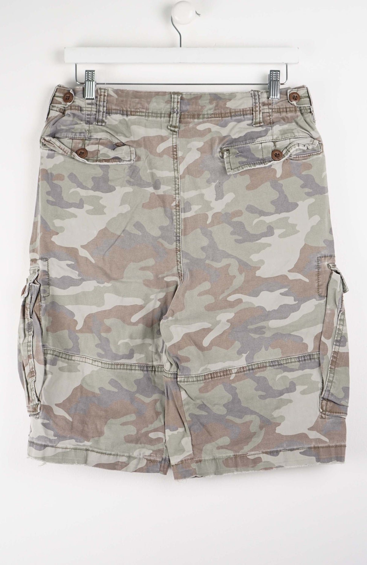 VINTAGE CAMO CARGO SHORTS W30