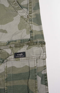 VINTAGE WRANGLER CAMO CARGO SHORTS W28