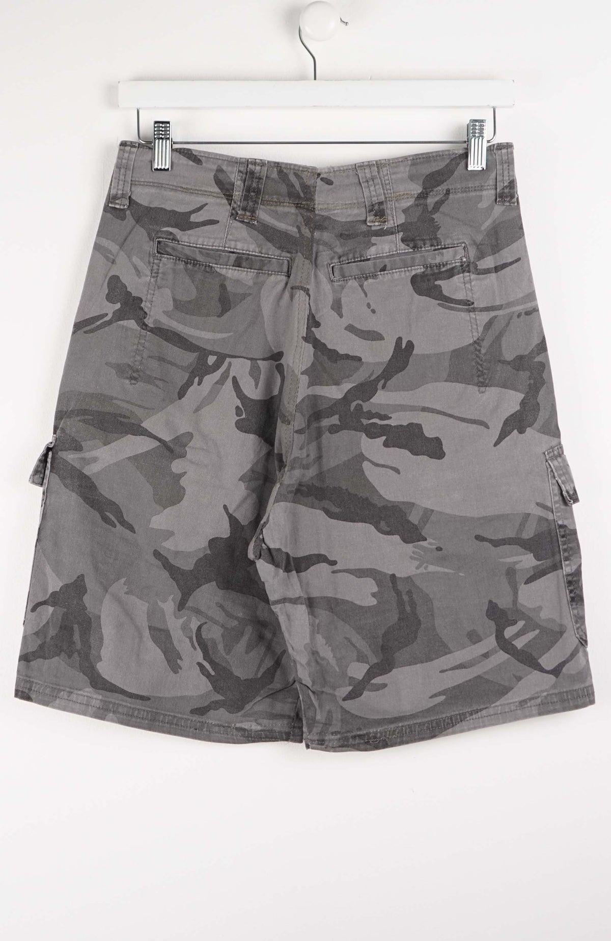 VINTAGE CAMO CARGO SHORTS W28
