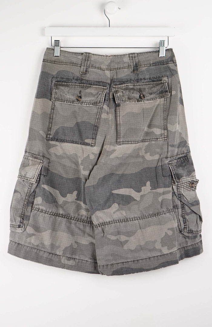 VINTAGE CAMO CARGO SHORTS W29