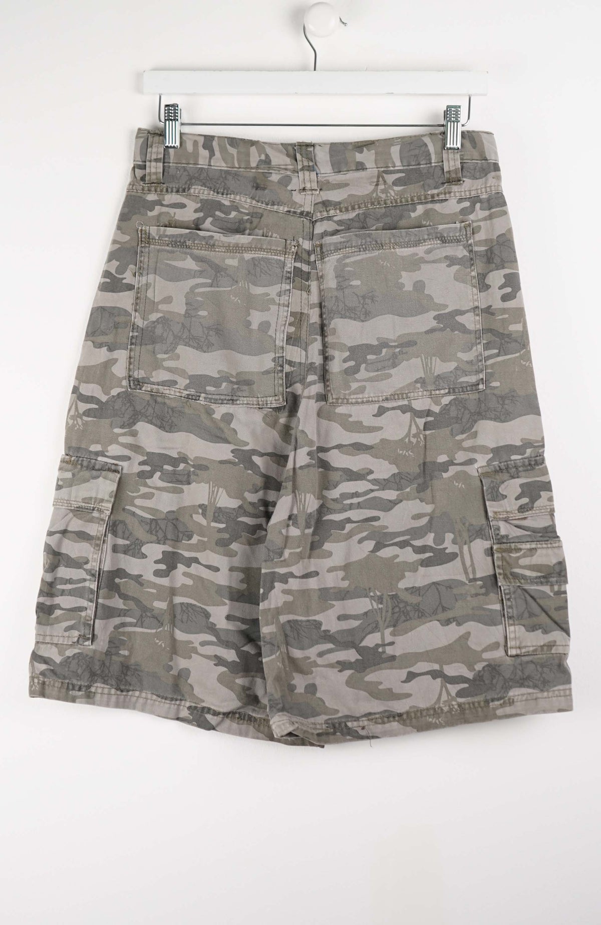 VINTAGE WRANGLER CAMO CARGO SHORTS W32