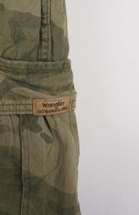 VINTAGE WRANGLER CAMO CARGO SHORTS W30