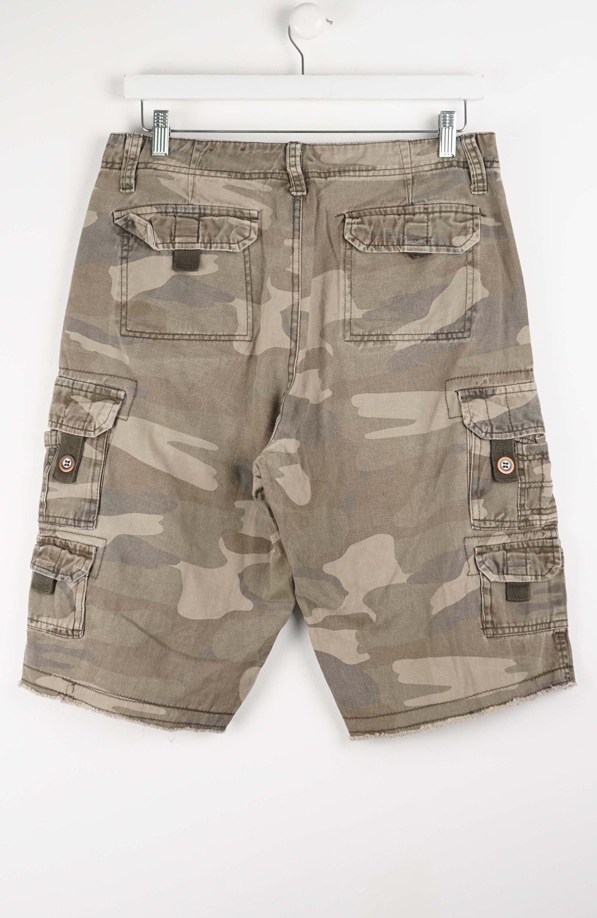 VINTAGE CAMO CARGO SHORTS W30