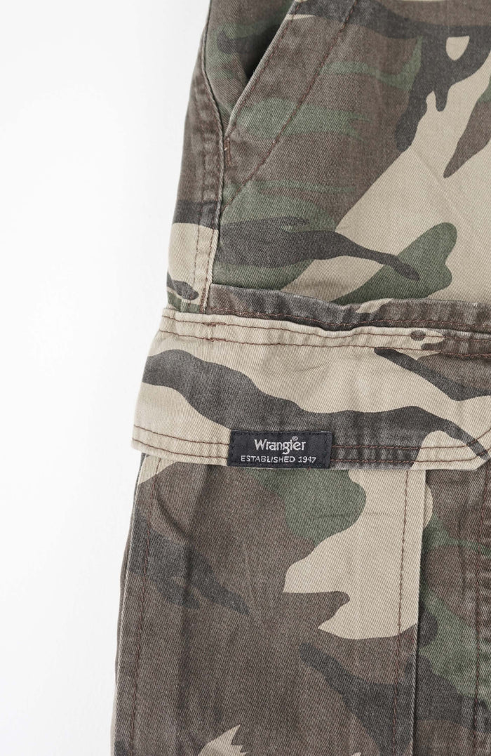 VINTAGE CAMO CARGO SHORTS W34