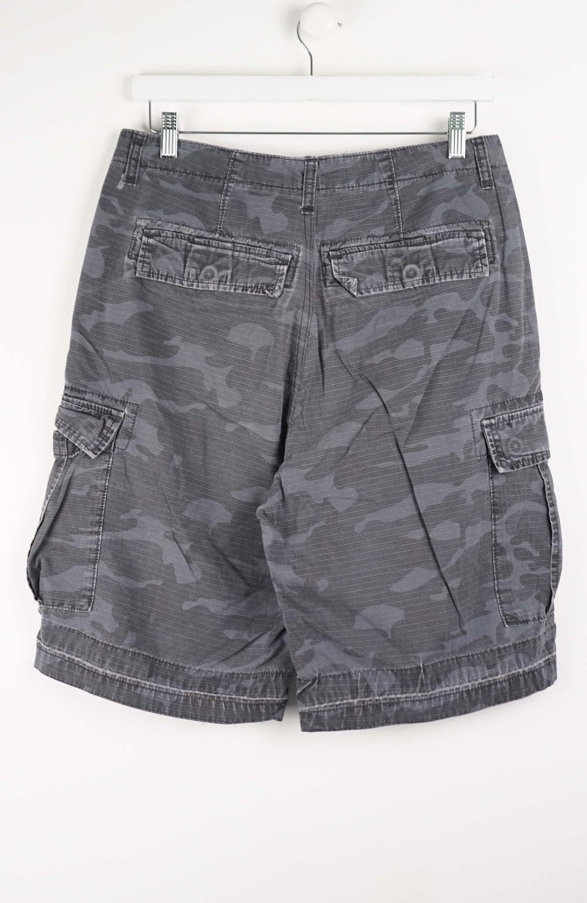 VINTAGE CAMO CARGO SHORTS W32