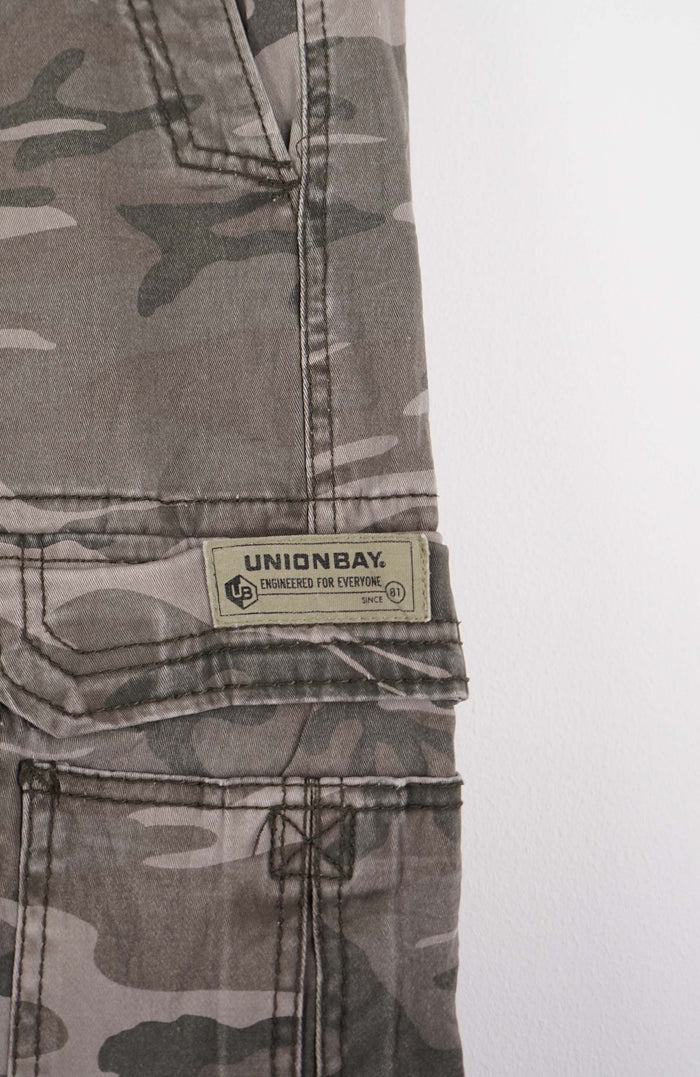 VINTAGE CAMO CARGO SHORTS W32