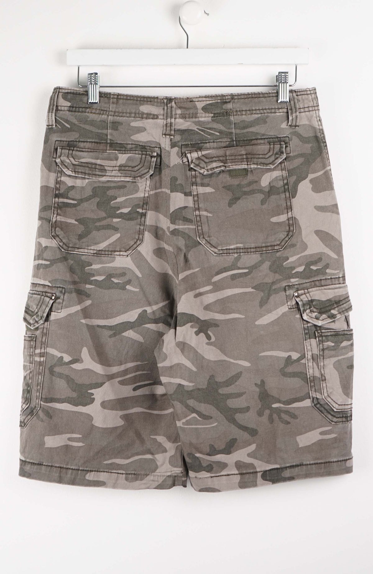 VINTAGE CAMO CARGO SHORTS W32
