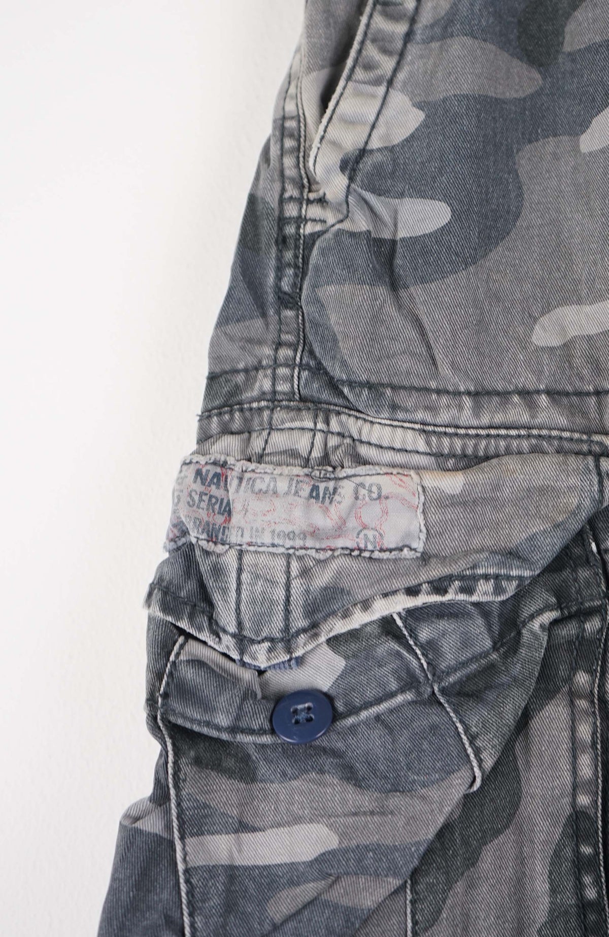 VINTAGE NAUTICA CAMO CARGO SHORTS W32