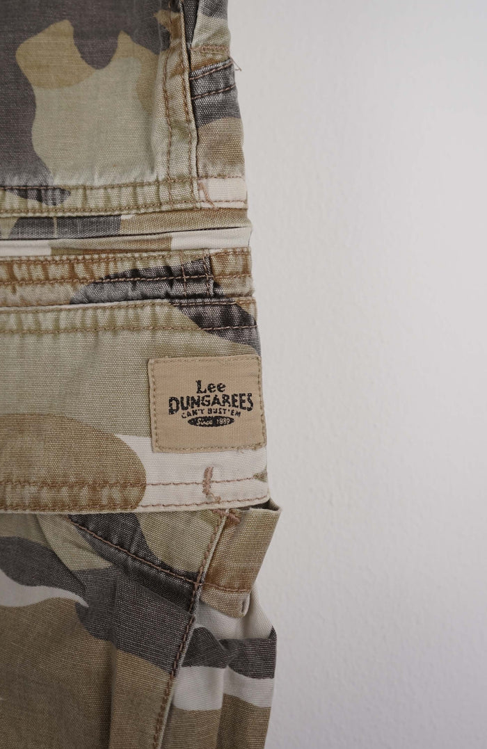 VINTAGE CAMO CARGO SHORTS W34