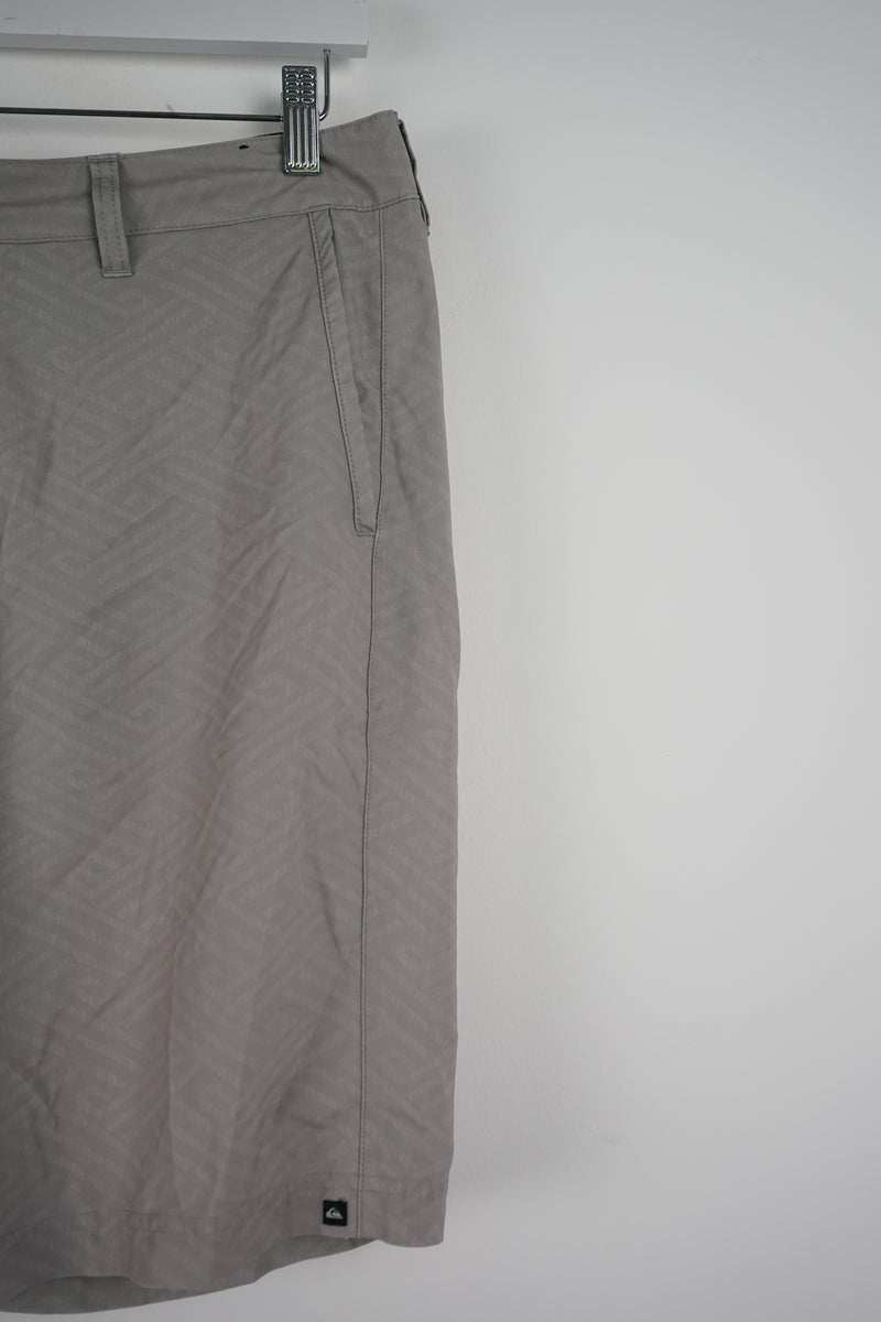 VINTAGE QUIKSILVER SHORTS W33