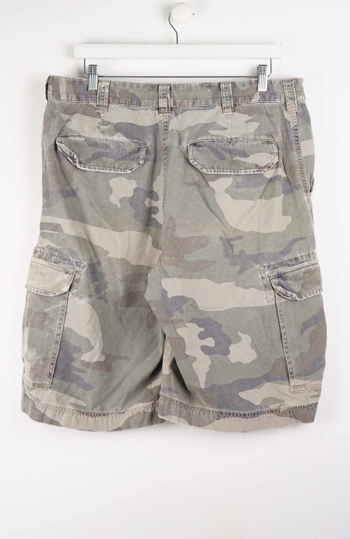 VINTAGE CAMO CARGO SHORTS W38