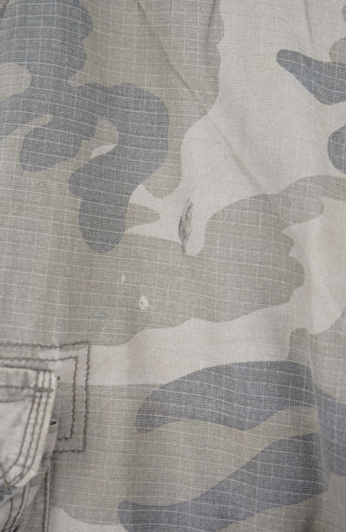 VINTAGE CAMO CARGO SHORTS W36