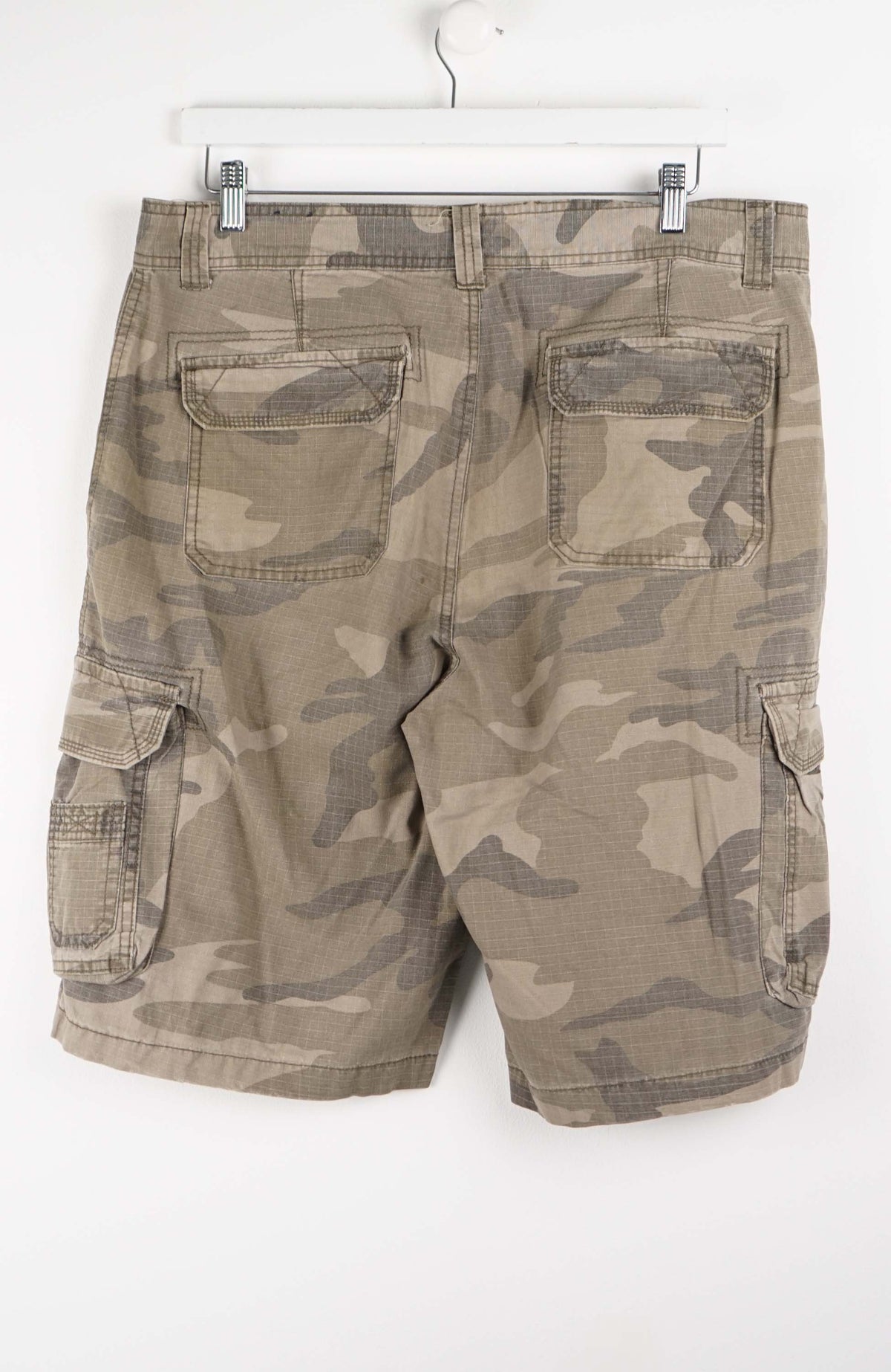 VINTAGE CAMO CARGO SHORTS W36