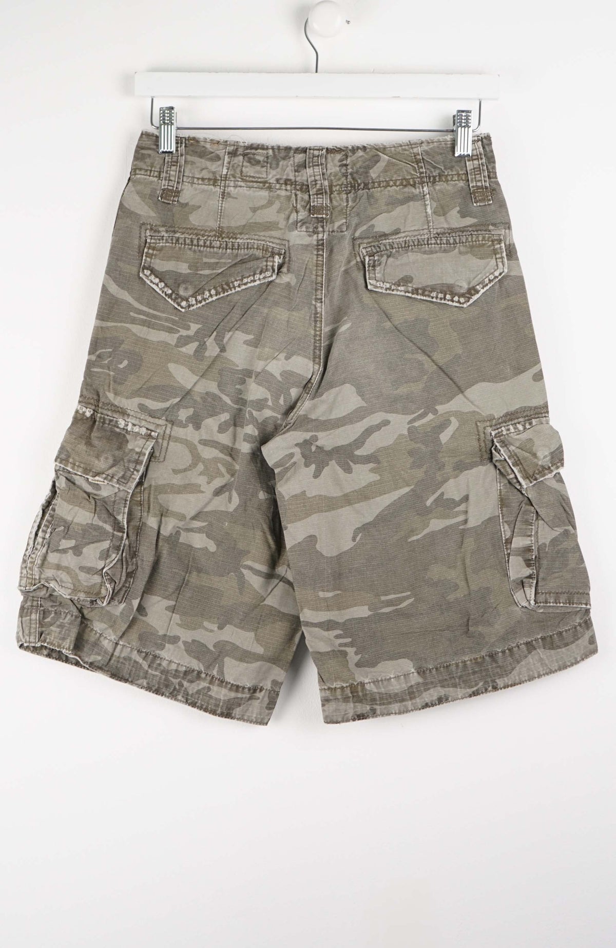 VINTAGE CAMO CARGO SHORTS W28