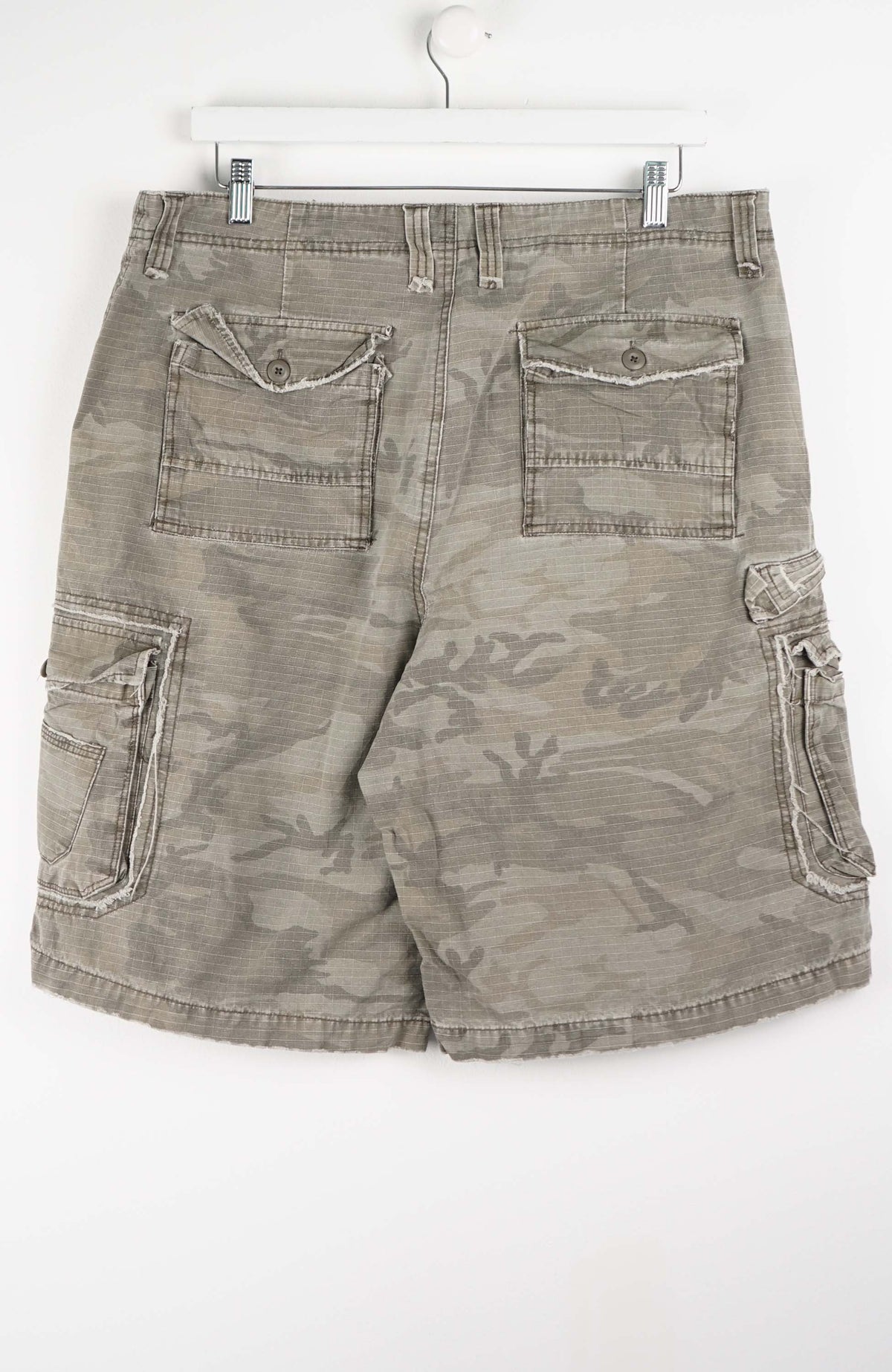 VINTAGE CAMO CARGO SHORTS W36