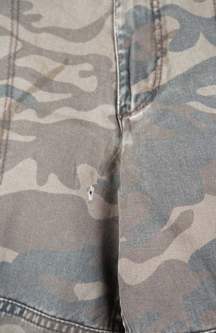VINTAGE CAMO CARGO SHORTS W34
