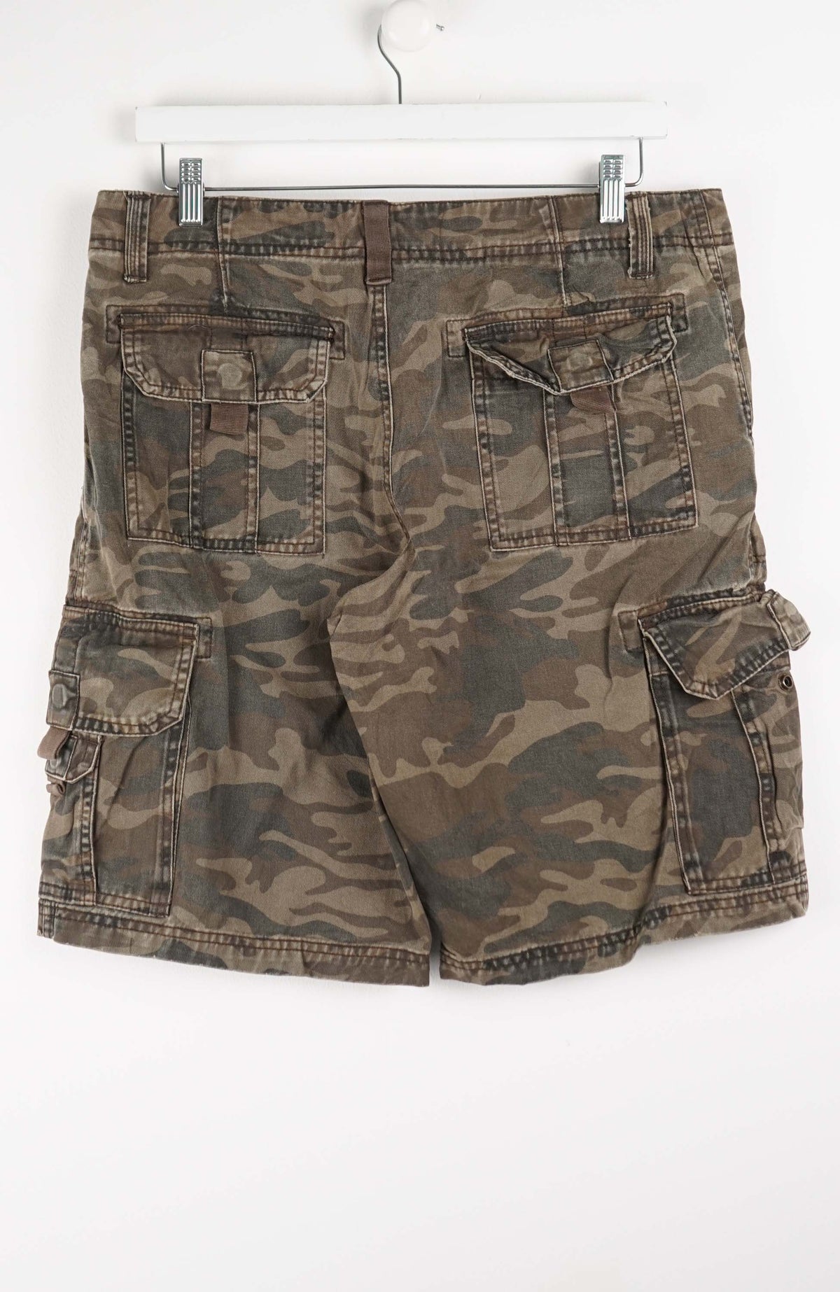 VINTAGE CAMO CARGO SHORTS W34