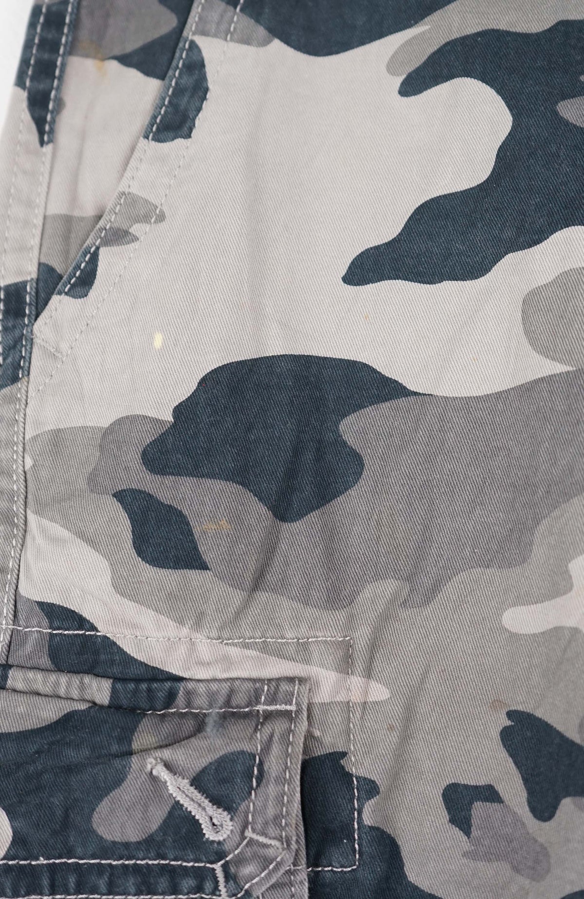 VINTAGE CAMO CARGO SHORTS W36