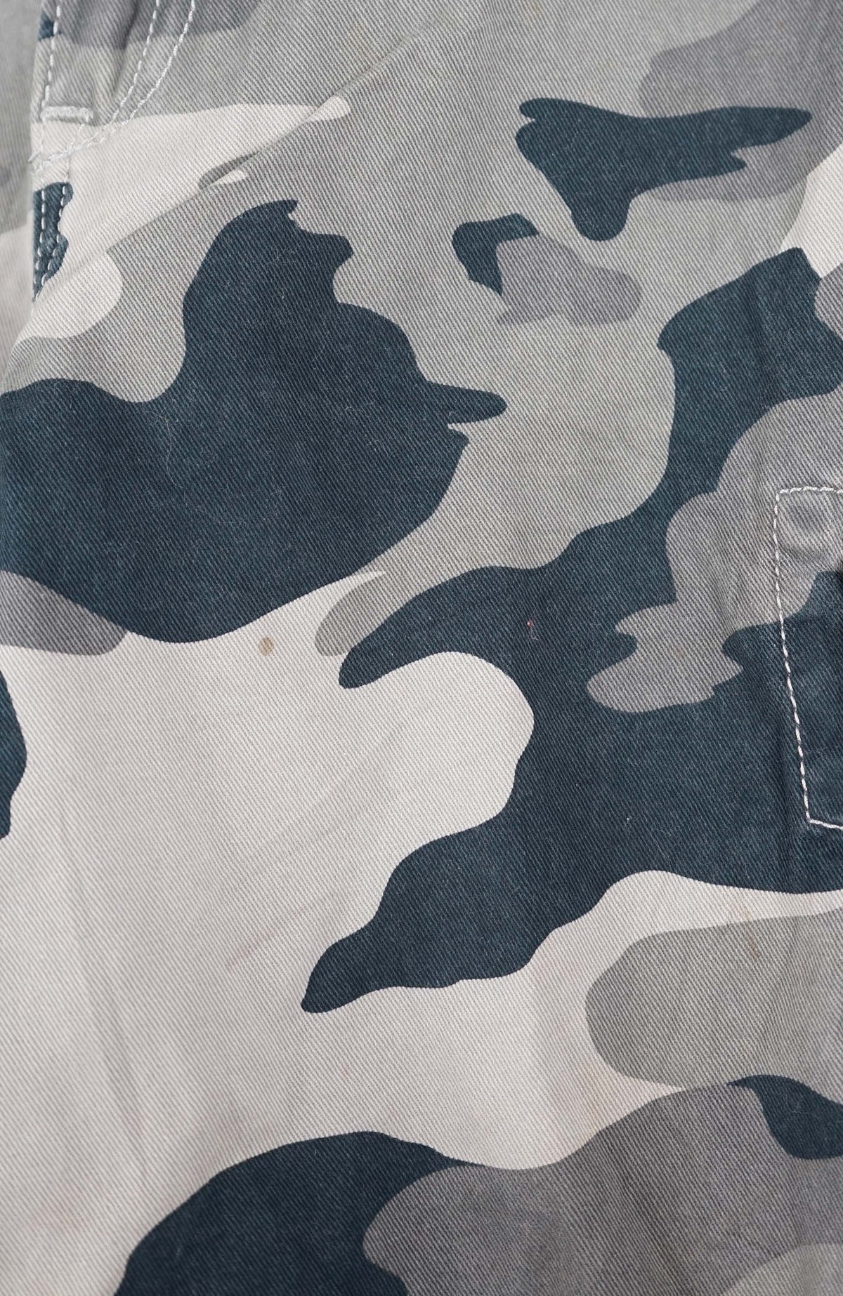 VINTAGE CAMO CARGO SHORTS W36