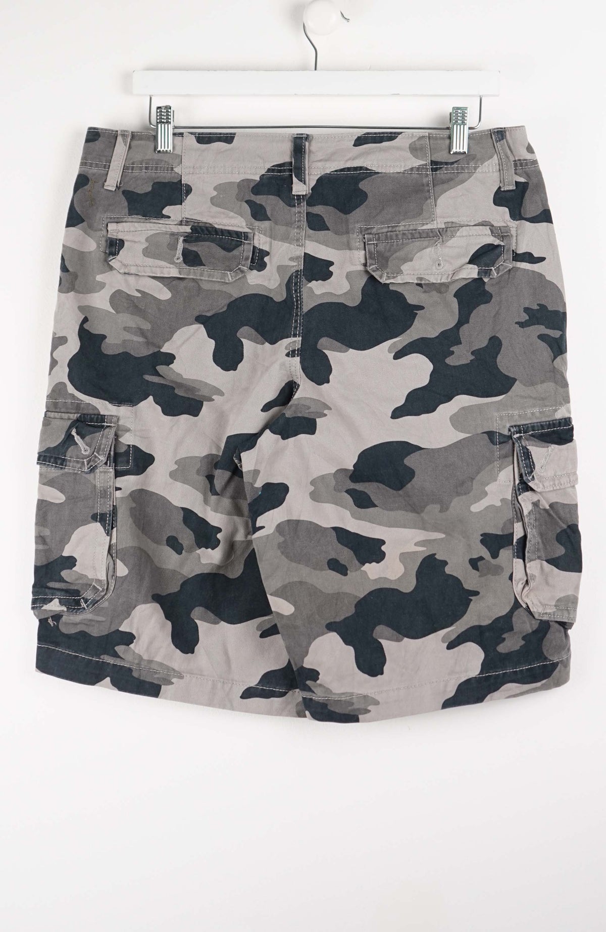VINTAGE CAMO CARGO SHORTS W36
