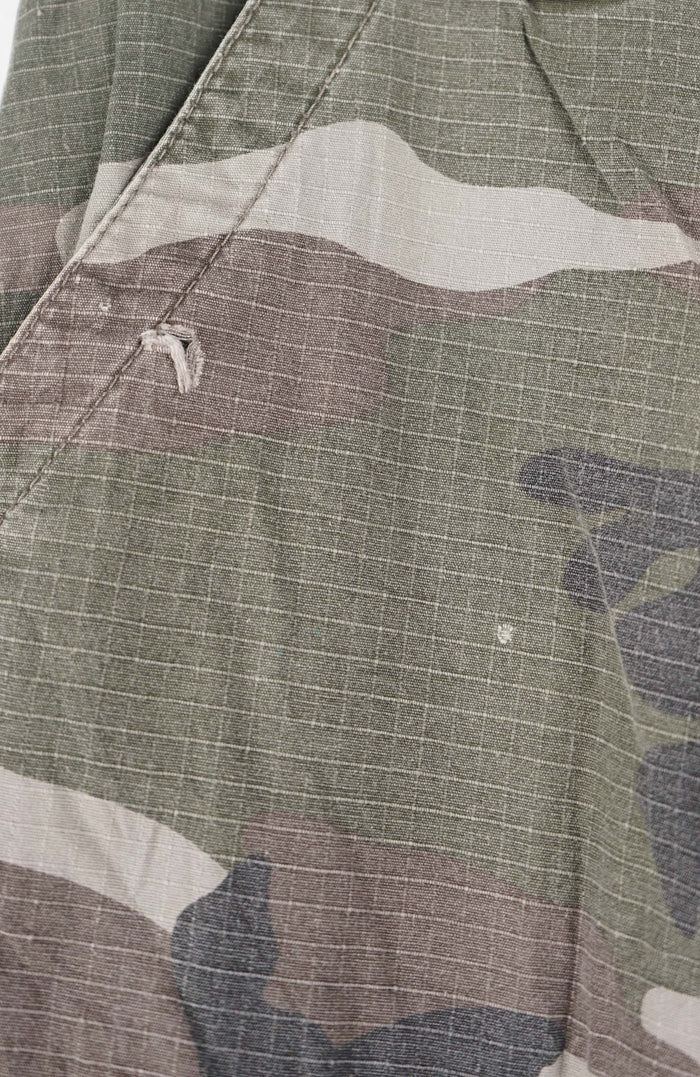 VINTAGE CAMO CARGO SHORTS W32