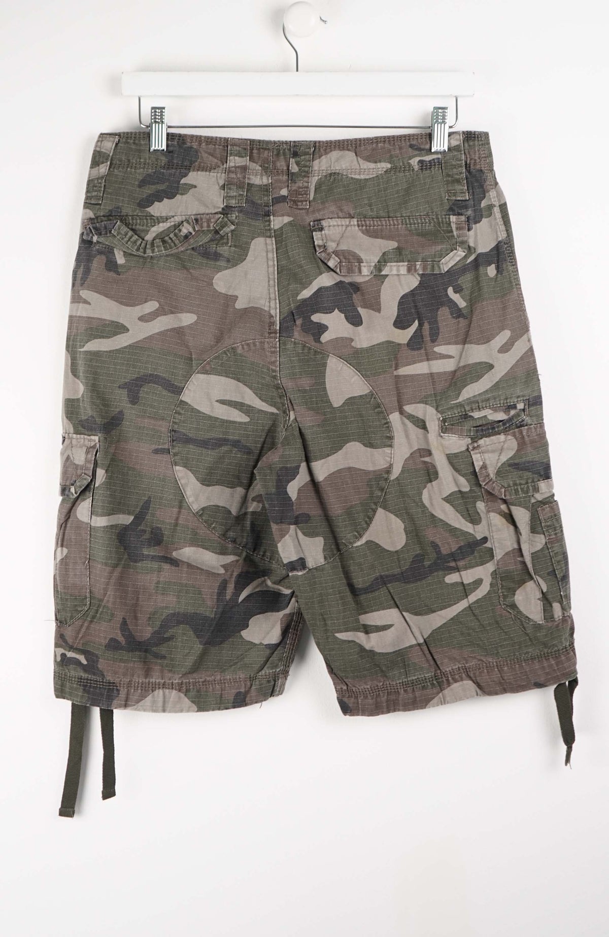 VINTAGE CAMO CARGO SHORTS W32