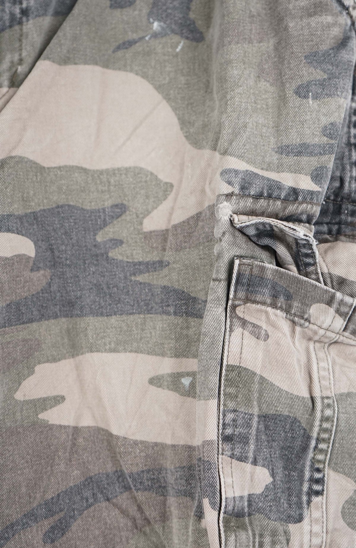 VINTAGE CAMO CARGO SHORTS W36