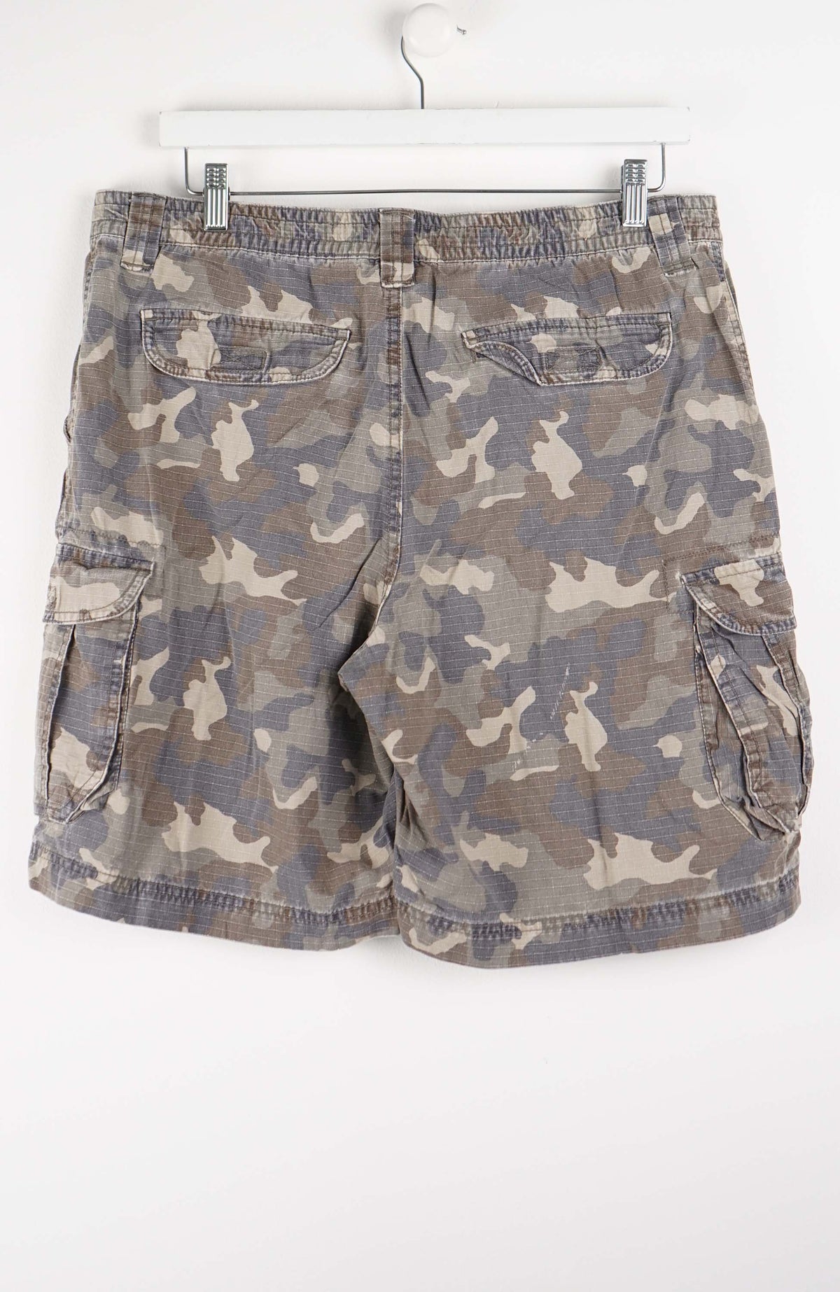 VINTAGE CAMO CARGO SHORTS W34