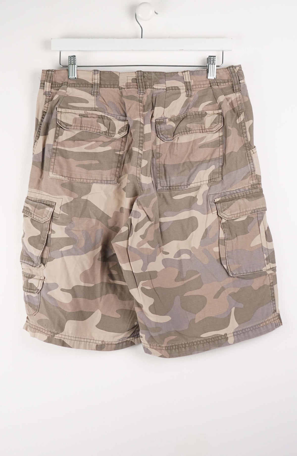 VINTAGE CAMO CARGO SHORTS W32