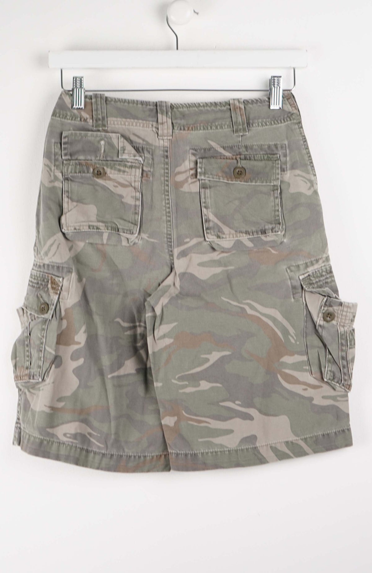VINTAGE CAMO CARGO SHORTS W26