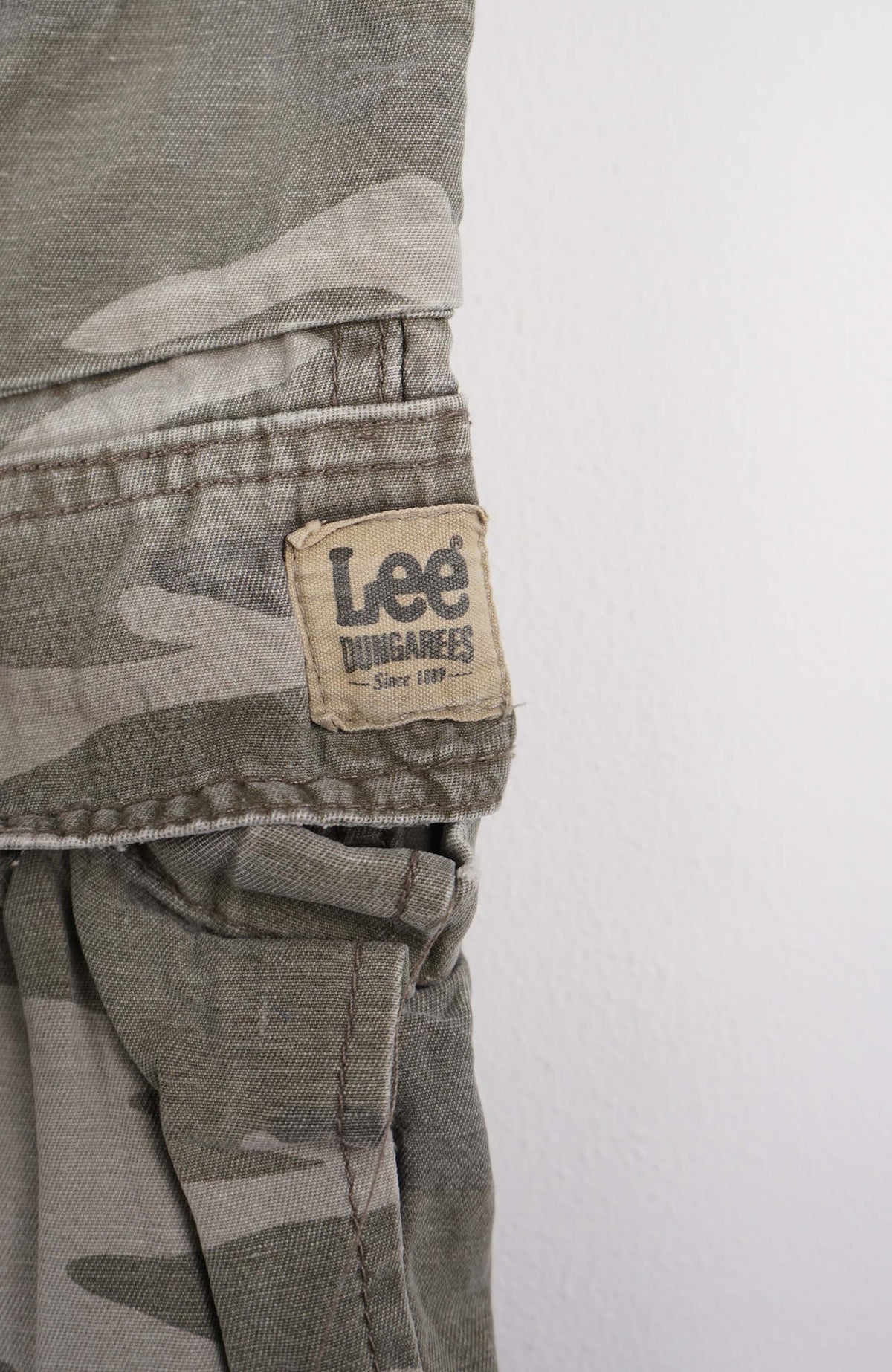 VINTAGE LEE CAMO CARGO SHORTS W38