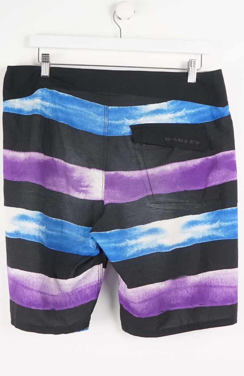 VINTAGE OAKLEY BOARD SHORTS W35