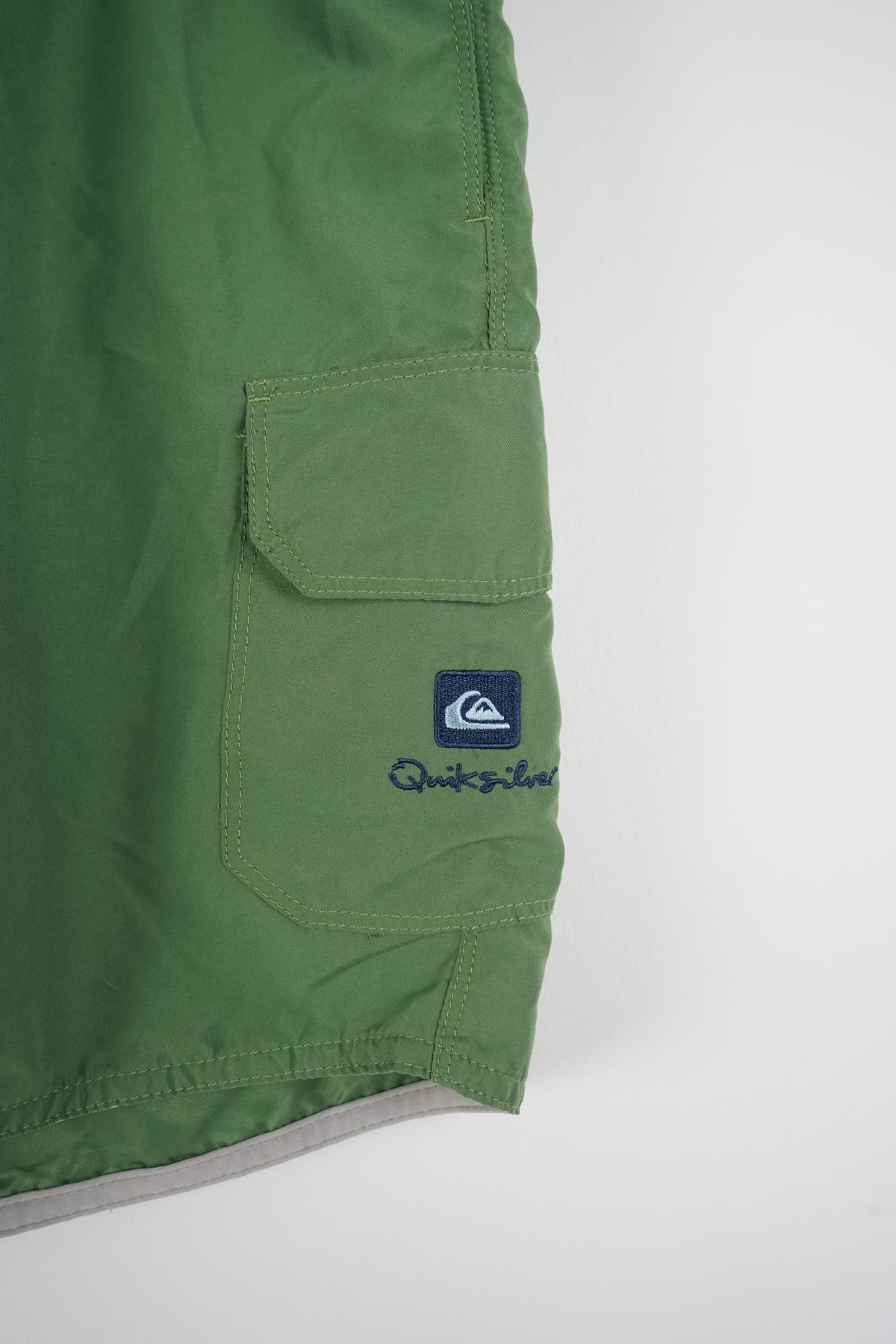VINTAGE QUIKSILVER SHORTS W34