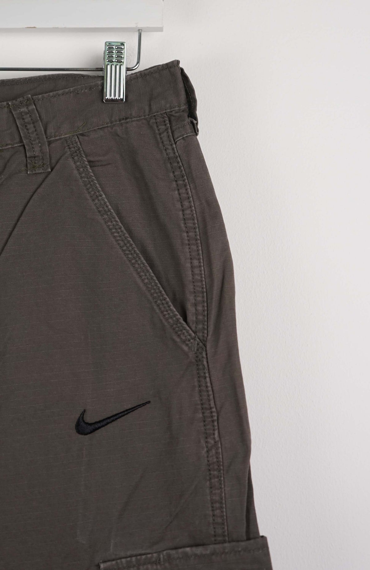 VINTAGE REWORK CARGO CAPRI SHORTS W32