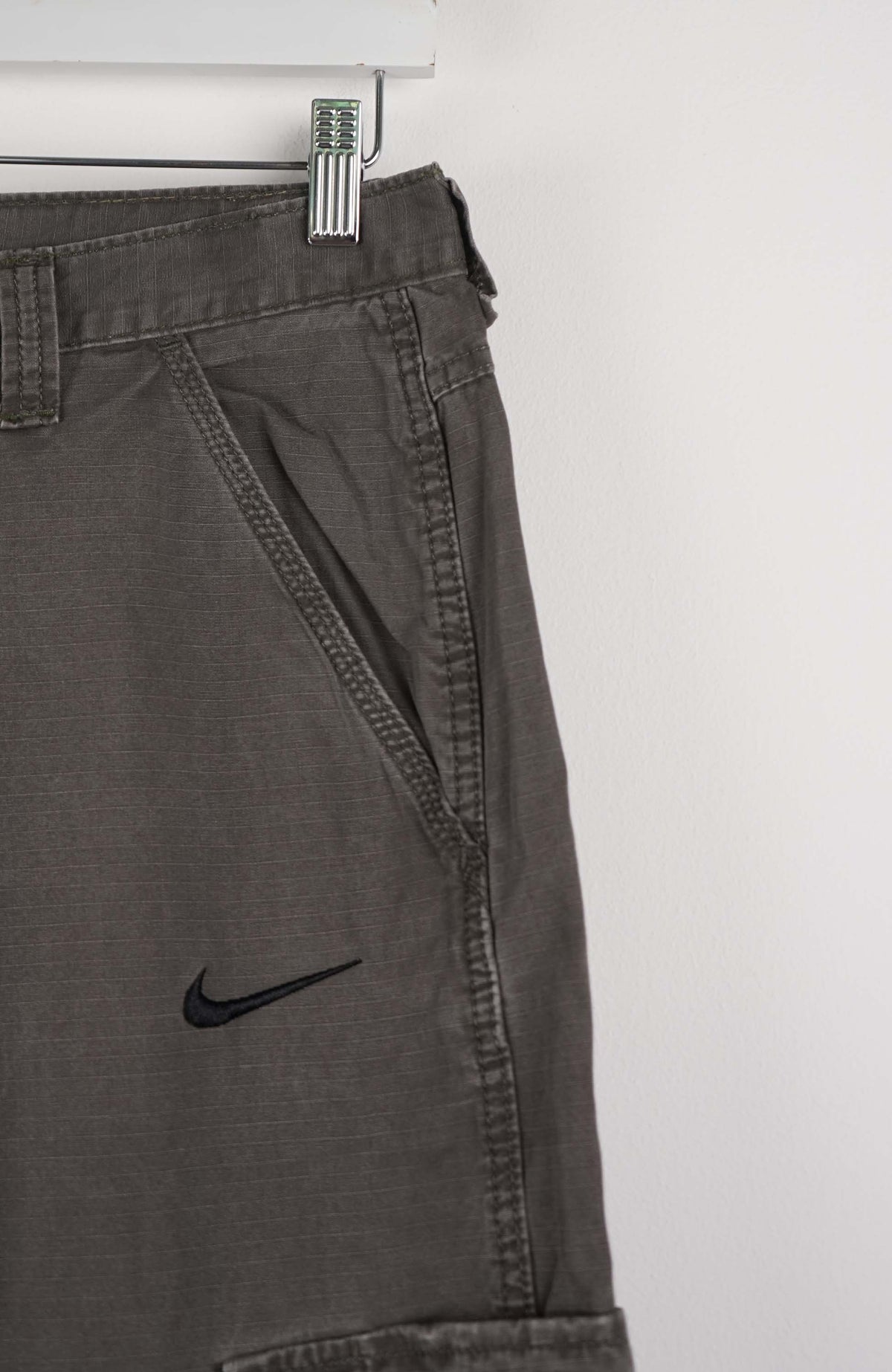 VINTAGE REWORK CARGO CAPRI SHORTS W32