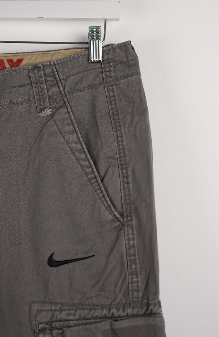 VINTAGE REWORK CARGO CAPRI SHORTS W32