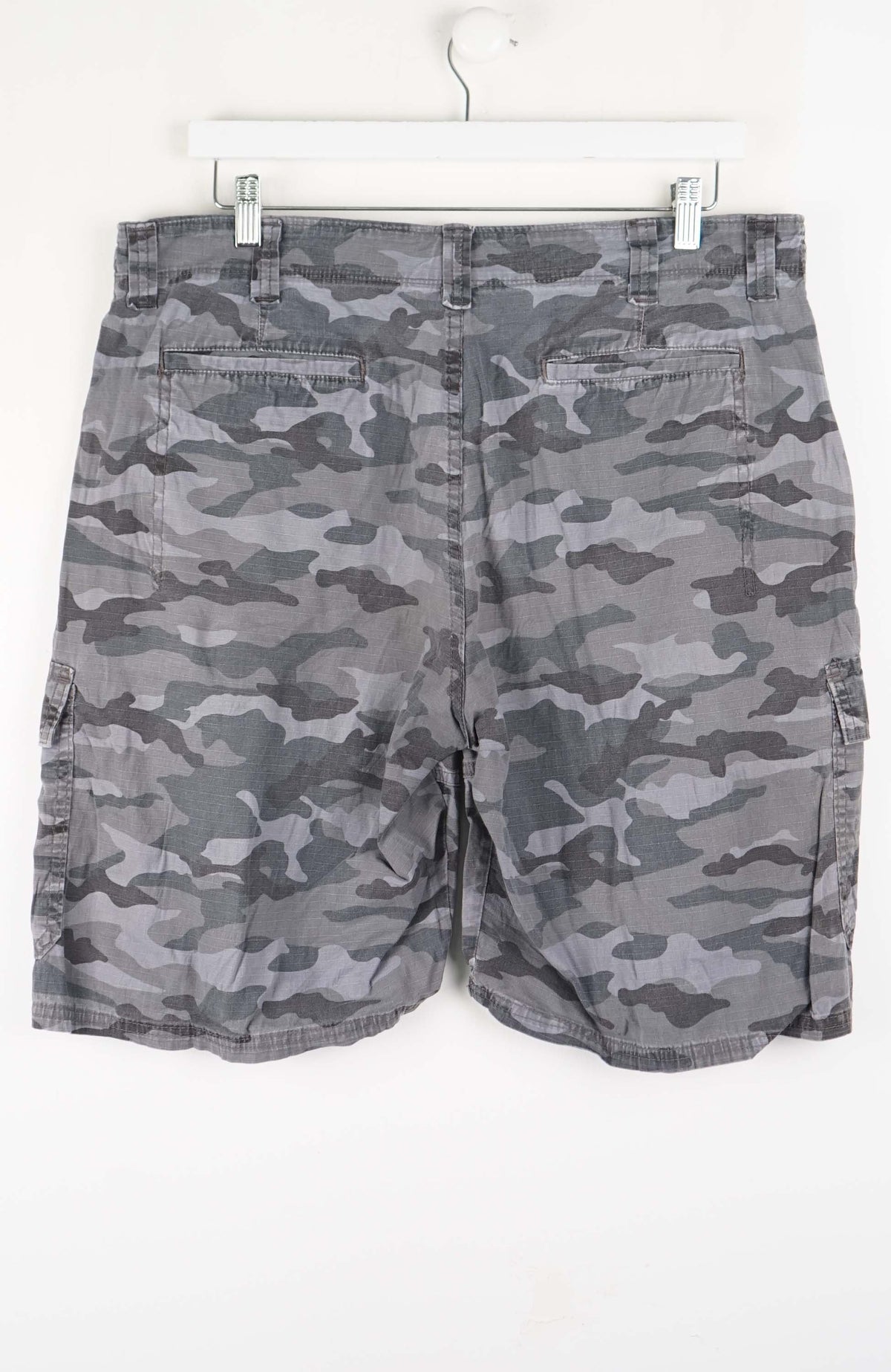 VINTAGE WRANGLER CARGO SHORTS W38