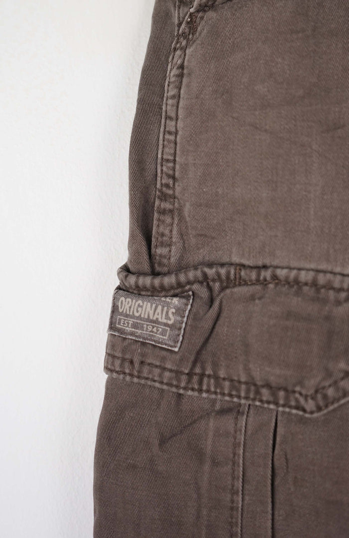 VINTAGE WRANGLER CARGO SHORTS W34