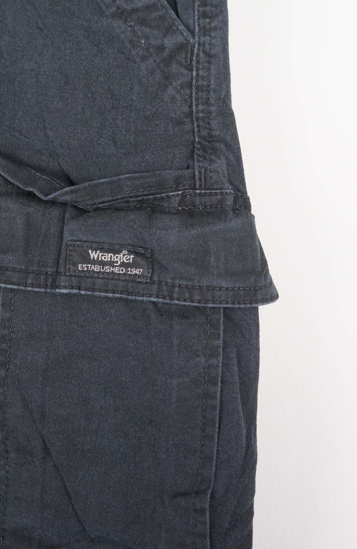 VINTAGE WRANGLER CARGO SHORTS W36