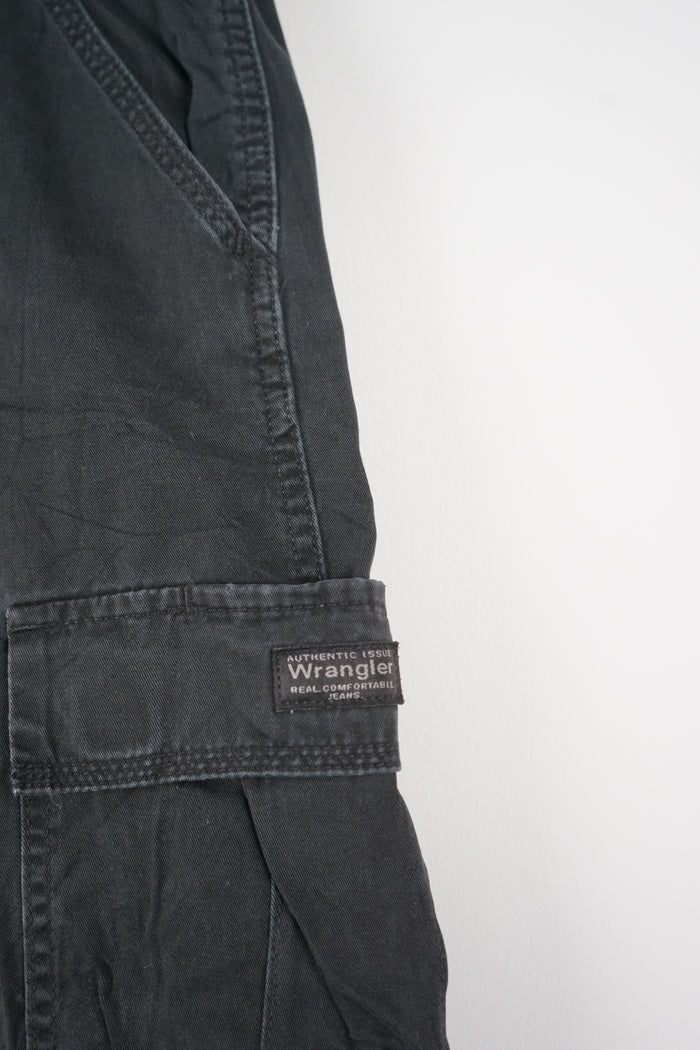 VINTAGE WRANGLER CARGO SHORTS W34