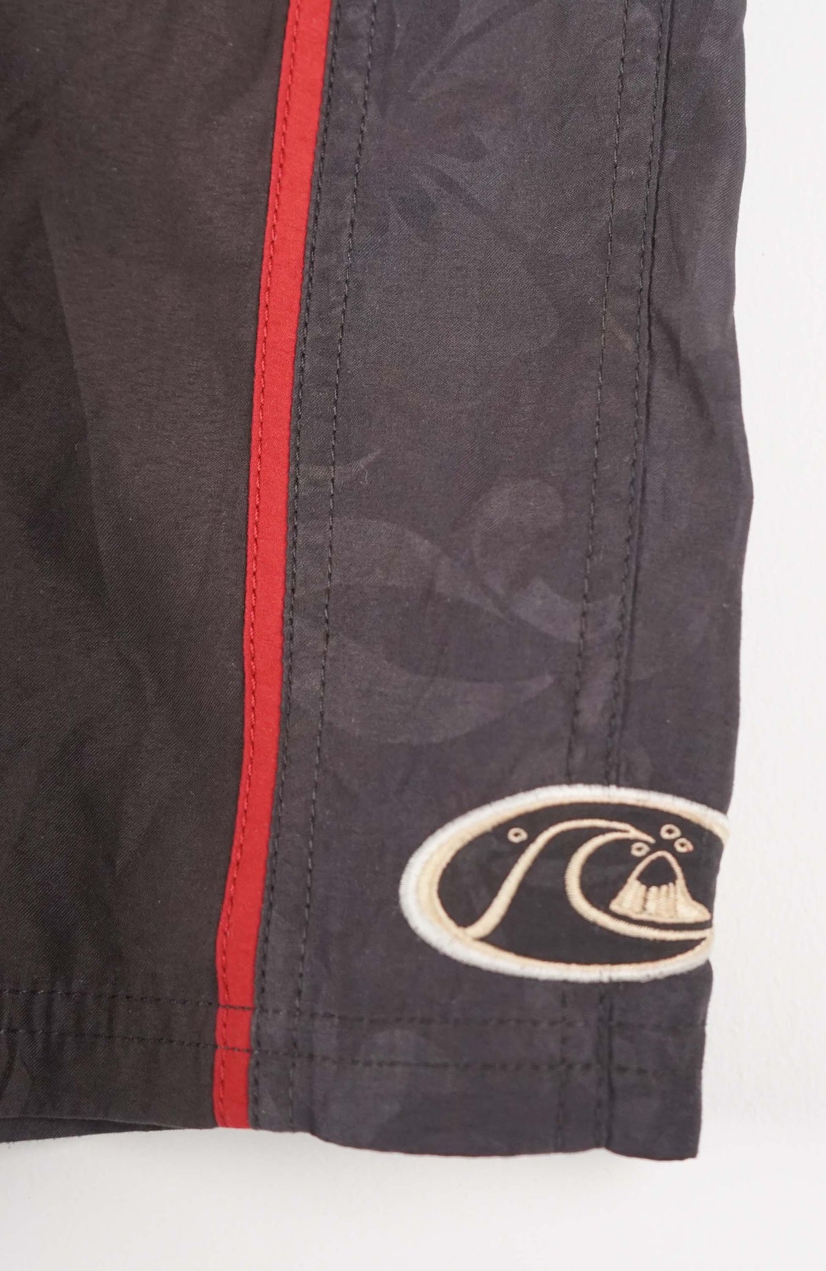 VINTAGE QUIKSILVER ACTIVE SHORTS W40