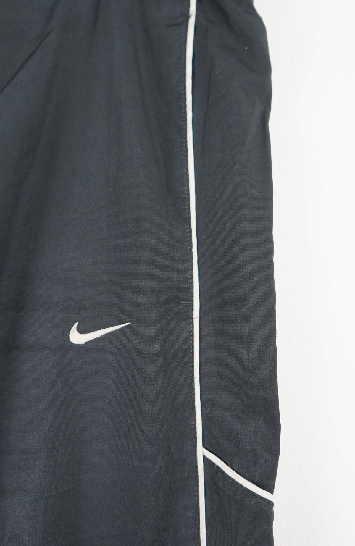 VINTAGE NIKE TRACK PANTS (XL)