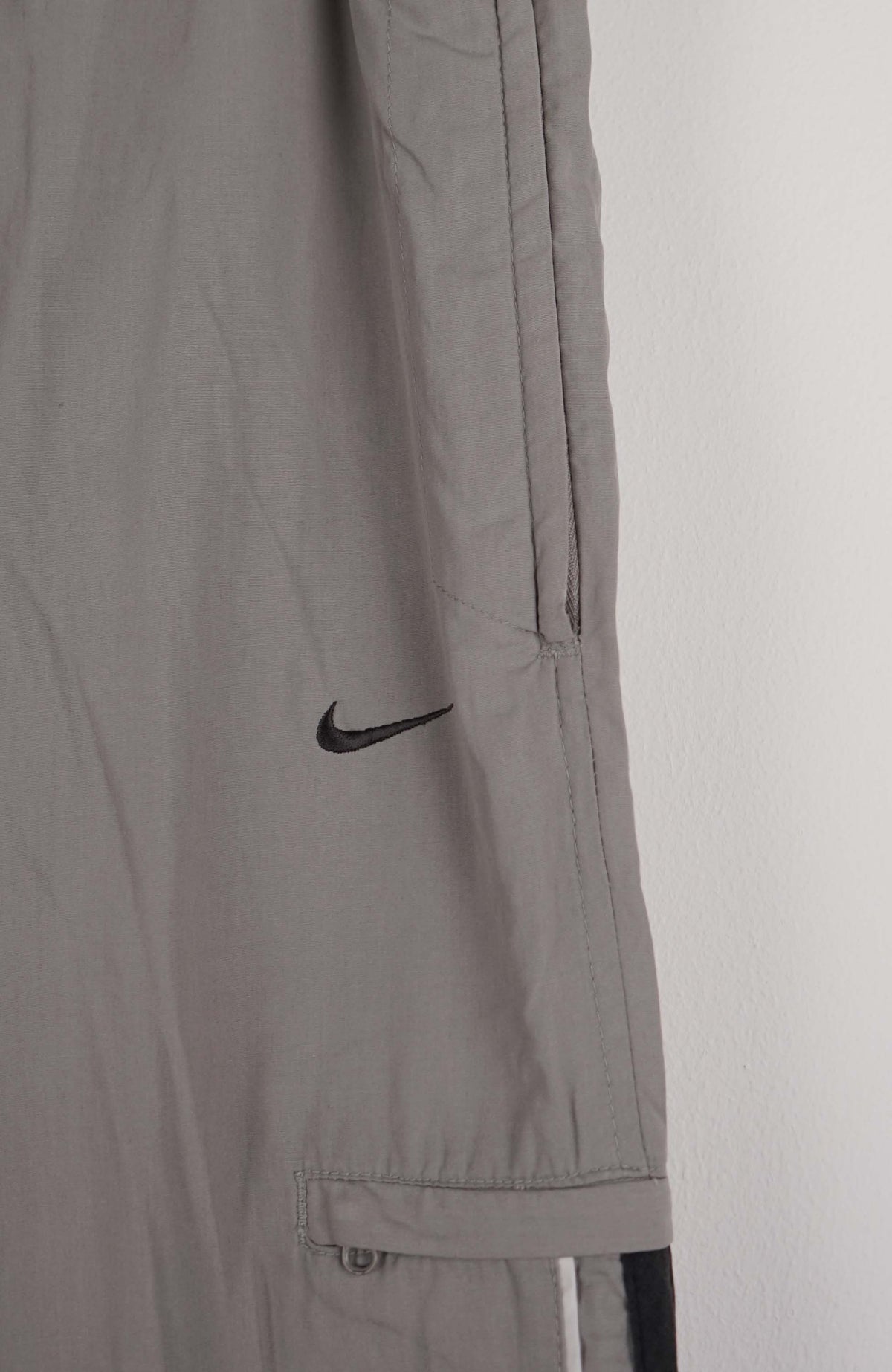 VINTAGE NIKE TRACK PANTS (L)