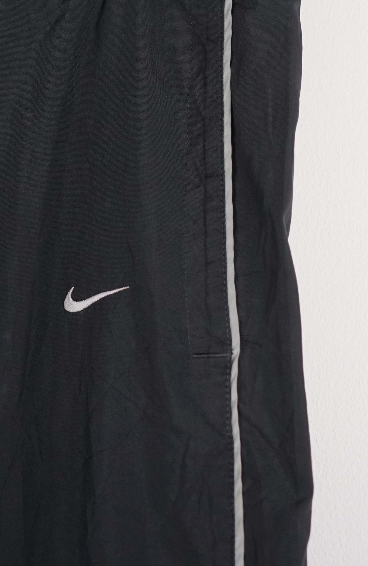 VINTAGE NIKE TRACK PANTS (XL)