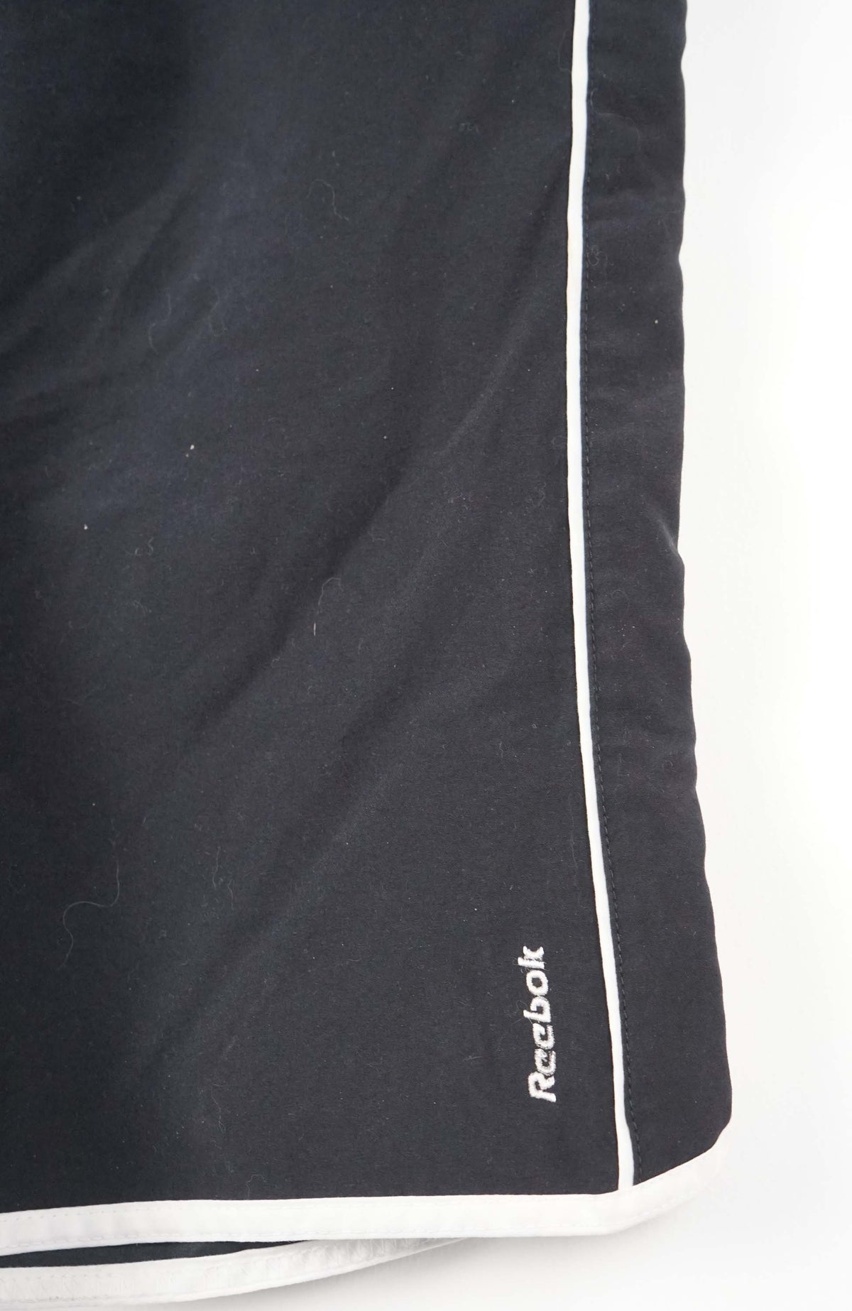 VINTAGE REEBOK 3/4 TRACK PANT SHORTS (M)