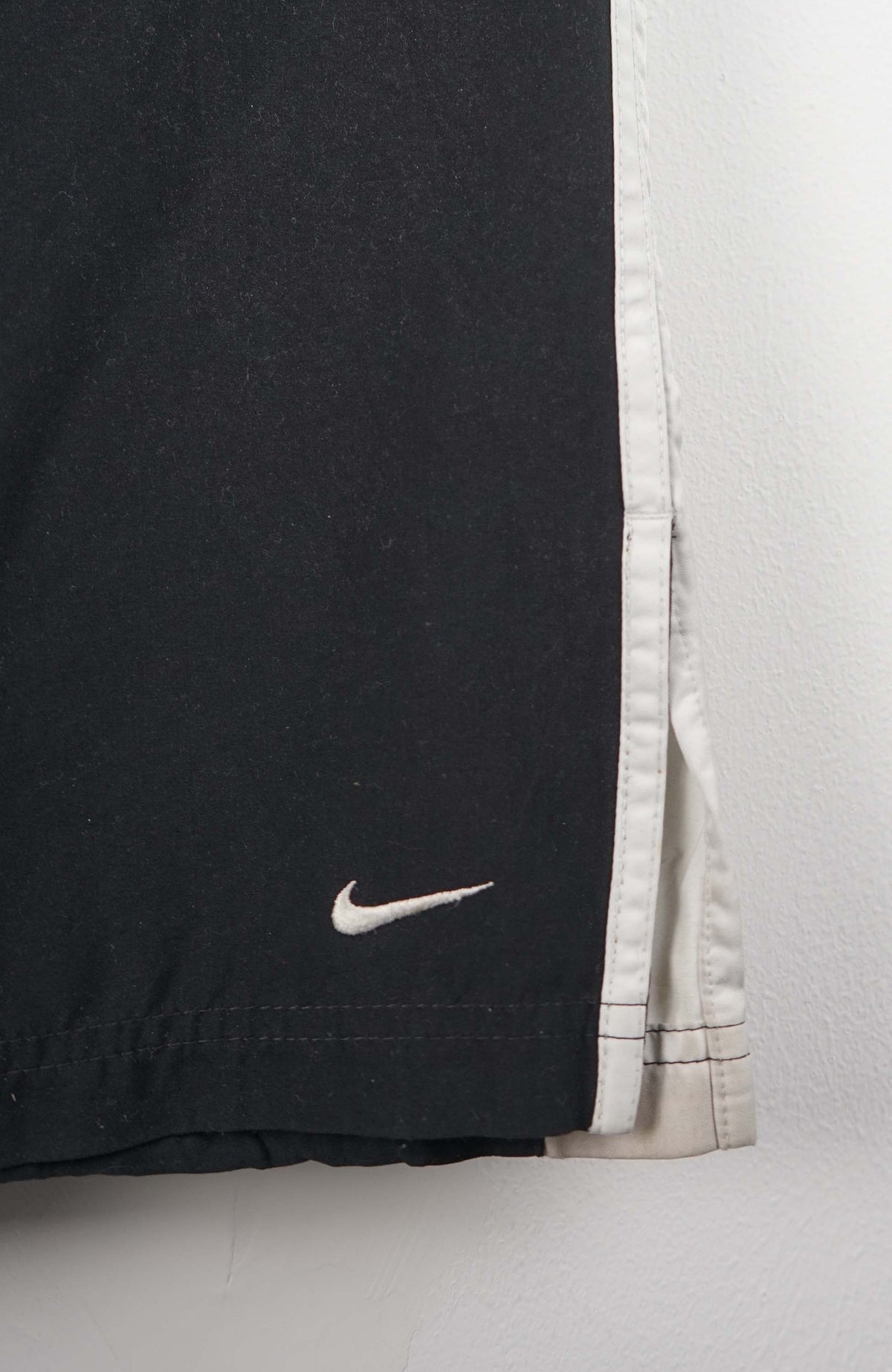VINTAGE NIKE TRACK PANTS (L)
