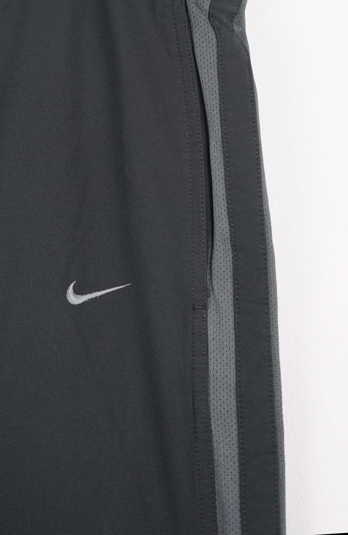 VINTAGE NIKE TRACK PANTS (XXL)