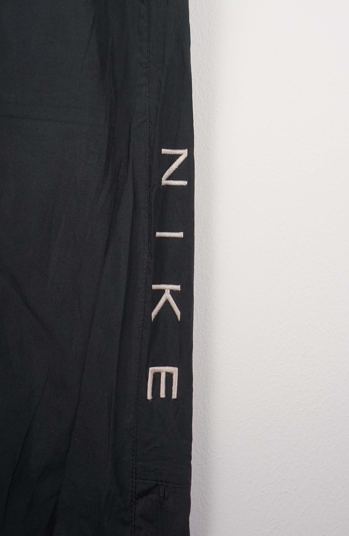 VINTAGE NIKE TRACK PANTS (L)