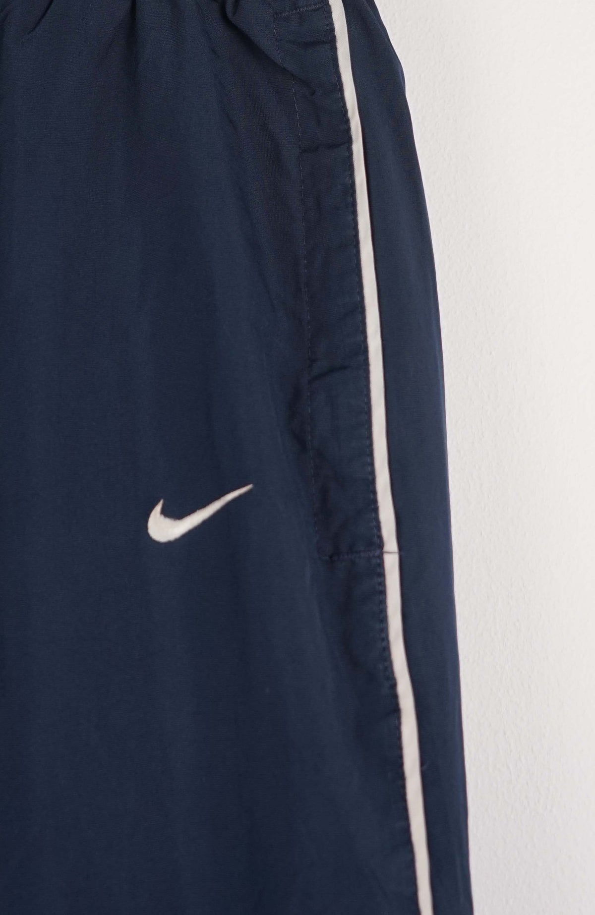 VINTAGE NIKE TRACK PANTS (M)