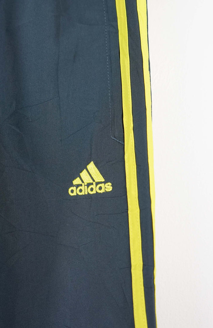 VINTAGE ADIDAS TRACK PANTS (S)
